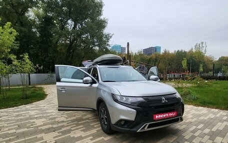 Mitsubishi Outlander III рестайлинг 3, 2019 год, 3 300 000 рублей, 1 фотография