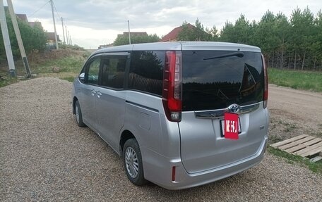 Toyota Noah III, 2014 год, 1 799 000 рублей, 3 фотография