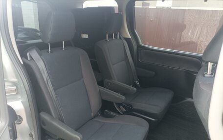 Toyota Noah III, 2014 год, 1 799 000 рублей, 7 фотография