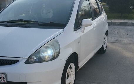 Honda Fit III, 2005 год, 570 000 рублей, 2 фотография