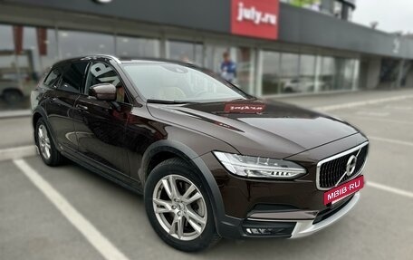 Volvo V90 Cross Country I рестайлинг, 2017 год, 3 600 000 рублей, 2 фотография