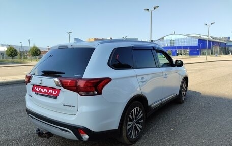 Mitsubishi Outlander III рестайлинг 3, 2019 год, 2 500 000 рублей, 6 фотография