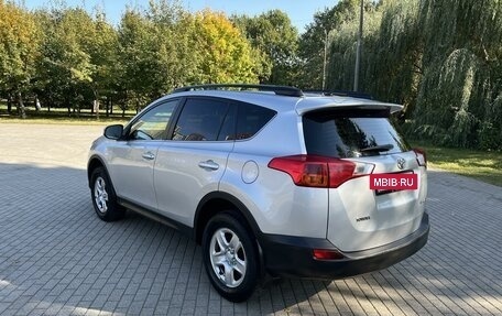 Toyota RAV4, 2015 год, 1 990 000 рублей, 4 фотография