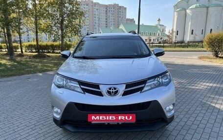 Toyota RAV4, 2015 год, 1 990 000 рублей, 17 фотография