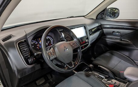 Mitsubishi Outlander III рестайлинг 3, 2021 год, 2 650 000 рублей, 26 фотография