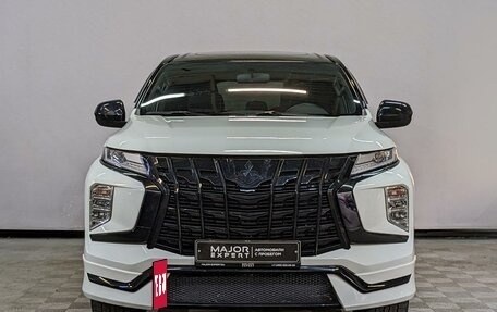 Mitsubishi Montero Sport, 2022 год, 4 800 000 рублей, 2 фотография