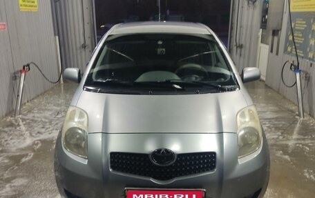 Toyota Yaris III рестайлинг, 2008 год, 750 000 рублей, 1 фотография