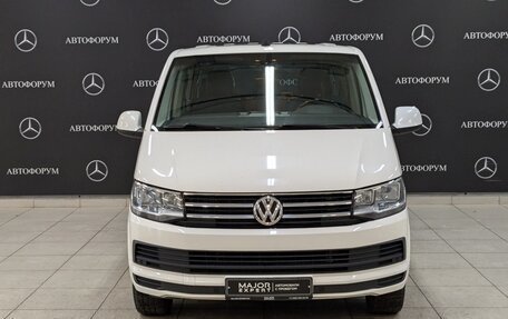 Volkswagen Caravelle T6 рестайлинг, 2019 год, 2 700 000 рублей, 2 фотография