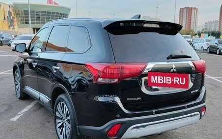 Mitsubishi Outlander III рестайлинг 3, 2019 год, 2 201 000 рублей, 4 фотография