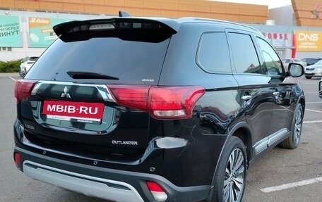 Mitsubishi Outlander III рестайлинг 3, 2019 год, 2 201 000 рублей, 2 фотография