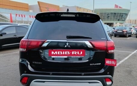 Mitsubishi Outlander III рестайлинг 3, 2019 год, 2 201 000 рублей, 3 фотография