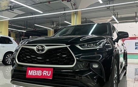 Toyota Highlander, 2022 год, 3 490 000 рублей, 1 фотография