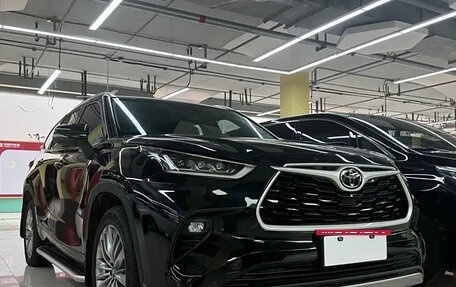 Toyota Highlander, 2022 год, 3 490 000 рублей, 4 фотография