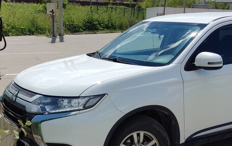 Mitsubishi Outlander III рестайлинг 3, 2018 год, 2 050 000 рублей, 4 фотография