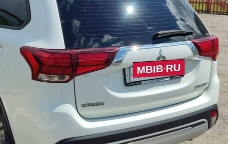 Mitsubishi Outlander III рестайлинг 3, 2018 год, 2 050 000 рублей, 2 фотография