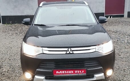 Mitsubishi Outlander III рестайлинг 3, 2014 год, 1 650 000 рублей, 1 фотография