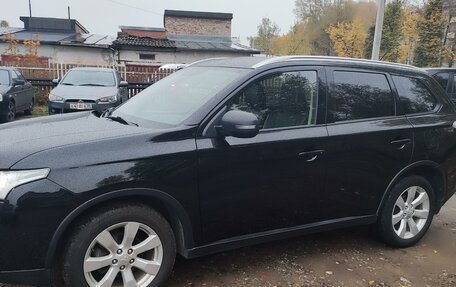 Mitsubishi Outlander III рестайлинг 3, 2014 год, 1 650 000 рублей, 11 фотография