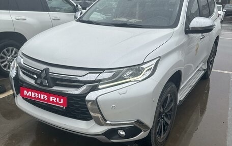 Mitsubishi Pajero Sport III рестайлинг, 2018 год, 3 100 000 рублей, 2 фотография