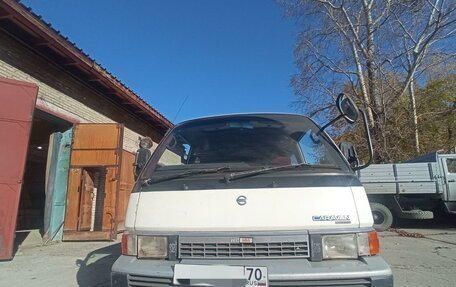 Nissan Caravan III, 1989 год, 270 000 рублей, 7 фотография