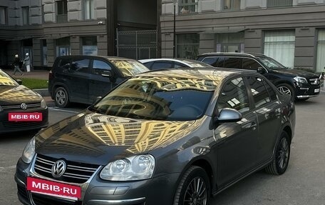 Volkswagen Jetta VI, 2010 год, 750 000 рублей, 2 фотография