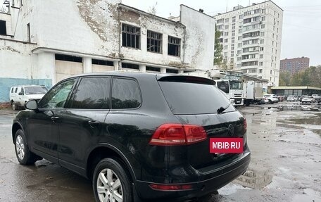 Volkswagen Touareg III, 2011 год, 1 850 000 рублей, 4 фотография