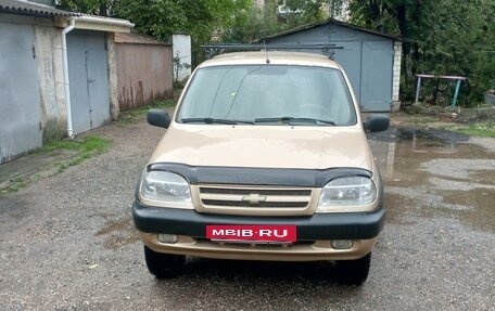 Chevrolet Niva I рестайлинг, 2004 год, 495 000 рублей, 2 фотография