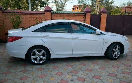 Hyundai Sonata VI, 2011 год, 1 100 000 рублей, 1 фотография