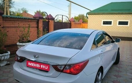 Hyundai Sonata VI, 2011 год, 1 100 000 рублей, 3 фотография