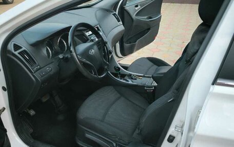 Hyundai Sonata VI, 2011 год, 1 100 000 рублей, 8 фотография