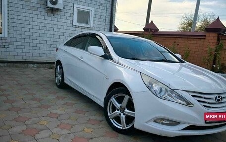 Hyundai Sonata VI, 2011 год, 1 100 000 рублей, 2 фотография