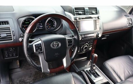 Toyota Land Cruiser Prado 150 рестайлинг 2, 2015 год, 3 379 000 рублей, 6 фотография