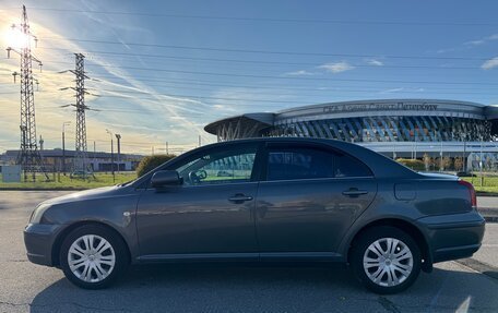 Toyota Avensis III рестайлинг, 2005 год, 695 000 рублей, 2 фотография