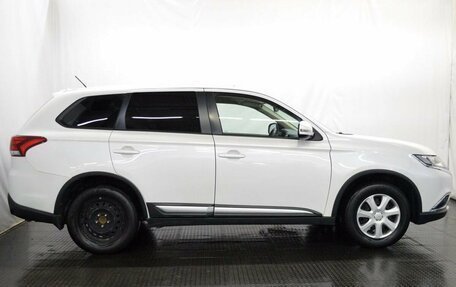 Mitsubishi Outlander III рестайлинг 3, 2016 год, 1 597 000 рублей, 4 фотография