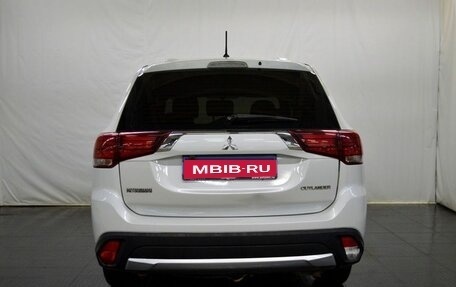 Mitsubishi Outlander III рестайлинг 3, 2016 год, 1 597 000 рублей, 6 фотография