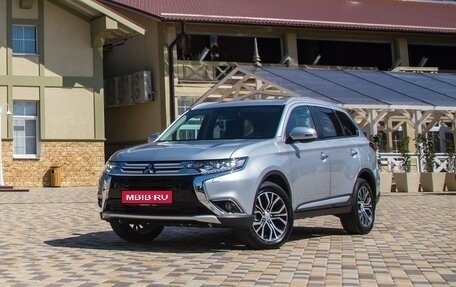 Mitsubishi Outlander III рестайлинг 3, 2017 год, 3 050 000 рублей, 1 фотография