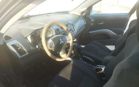 Mitsubishi Outlander III рестайлинг 3, 2007 год, 800 000 рублей, 9 фотография