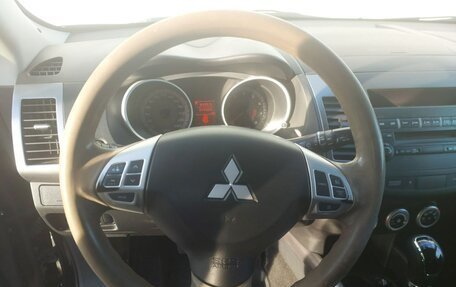 Mitsubishi Outlander III рестайлинг 3, 2007 год, 800 000 рублей, 15 фотография