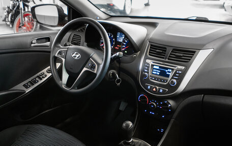 Hyundai Solaris II рестайлинг, 2015 год, 1 119 000 рублей, 22 фотография