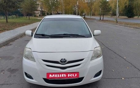 Toyota Yaris III рестайлинг, 2008 год, 650 000 рублей, 3 фотография