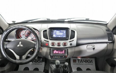 Mitsubishi L200 IV рестайлинг, 2013 год, 1 523 000 рублей, 10 фотография