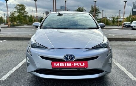 Toyota Prius IV XW50, 2017 год, 1 650 000 рублей, 2 фотография