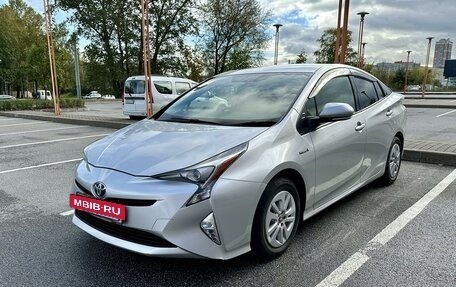 Toyota Prius IV XW50, 2017 год, 1 650 000 рублей, 3 фотография