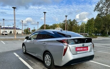 Toyota Prius IV XW50, 2017 год, 1 650 000 рублей, 6 фотография