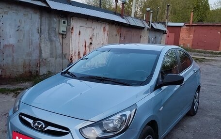 Hyundai Solaris II рестайлинг, 2013 год, 760 000 рублей, 3 фотография