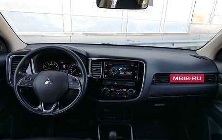 Mitsubishi Outlander III рестайлинг 3, 2017 год, 1 877 000 рублей, 5 фотография