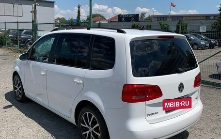 Volkswagen Touran III, 2013 год, 1 350 000 рублей, 7 фотография