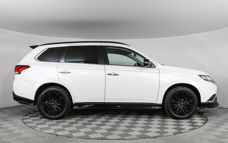 Mitsubishi Outlander III рестайлинг 3, 2022 год, 3 548 000 рублей, 4 фотография