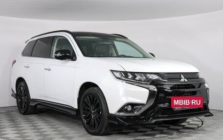 Mitsubishi Outlander III рестайлинг 3, 2022 год, 3 548 000 рублей, 3 фотография