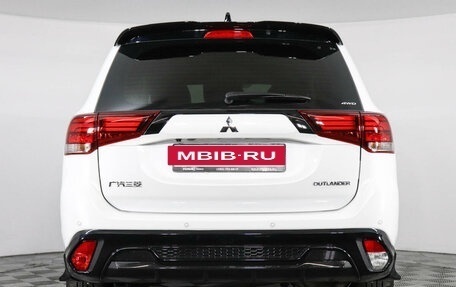 Mitsubishi Outlander III рестайлинг 3, 2022 год, 3 548 000 рублей, 6 фотография