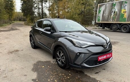 Toyota C-HR I рестайлинг, 2022 год, 3 800 000 рублей, 18 фотография